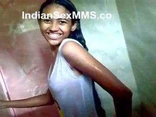 印度人 青少年 他媽的 在 公 淋浴 - (desiscandals.net)