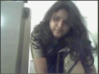 Gujarati young lady Nadia exposing - DesiBate*