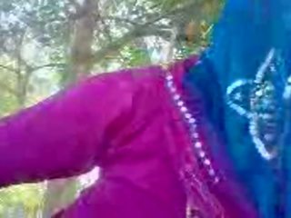 Punjabi θεία χορήγηση μαλακία σε ο πάρκο