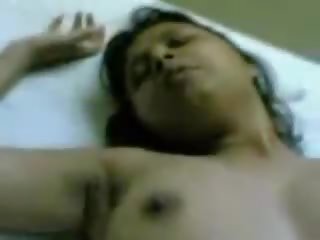 Indisch tiener- seductress neuken met haar oomje in hotel kamer