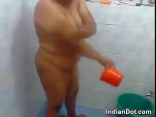 Big india woman washing her lemak body